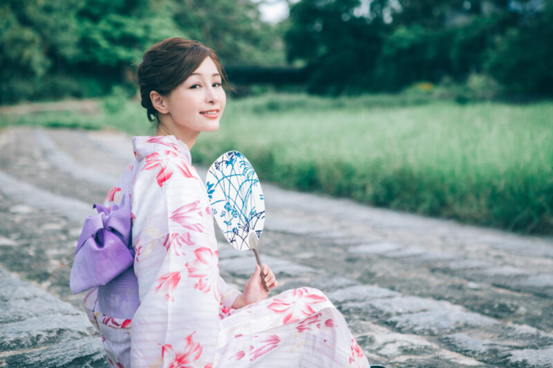 Difference of Kimono & Yukata? Showing examples & explaining unclear border  