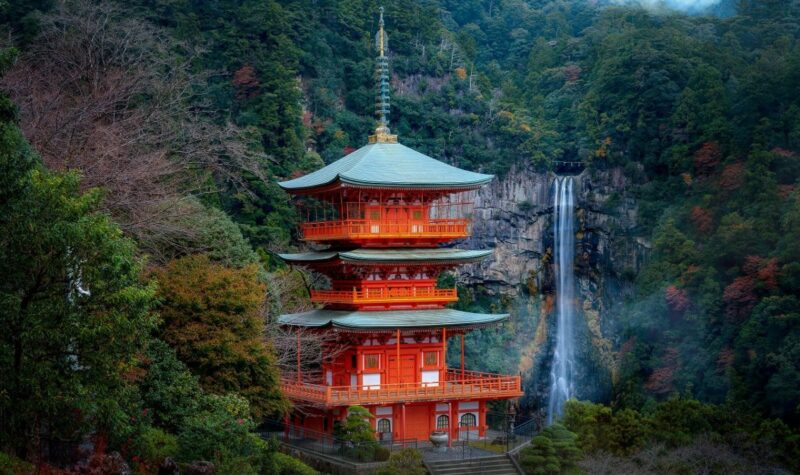 Seigantoji Pagoda and the gorgeous Nachi Falls in Wakayama
