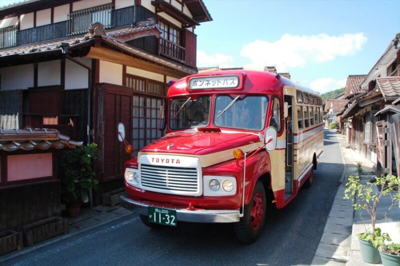 เที่ยวหมู่บ้านฟุกิยะ ด้วยรถเมล์แดงวินเทจ 