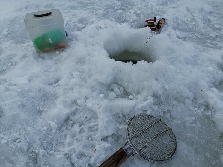 ตกปลาในน้ำแข็งที่ฮอกไกโด