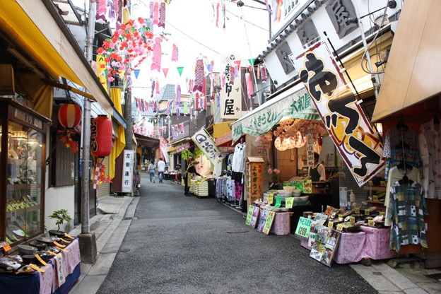 Ishikiri Tsurugiya Shrine Ishikiri Sando