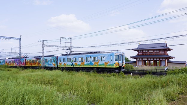 Explore the beauty of Nara and its surroundings with a cute Narashika Train!